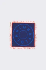Pañuelo cuadrado de seda azul marino con logo Bimba y Lola estampado en azul.