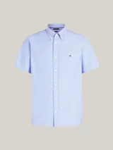 Camisa celeste de algodón Oxford, de corte regular, manga corta y cuello abotonado.