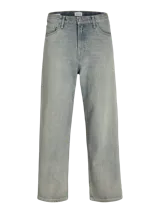 Jean celeste de corte relajado y estilo urbano, con tiro alto y cinco bolsillos. El fit baggy ofrece amplitud en muslos, rodillas y botamanga. Acabado stonewash que le da un aspecto desgastado y vintage.