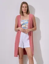 Chaleco largo blanco texturado, sin mangas.