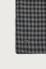 Bolso tipo shopper de la colección Benito Antonio x Zara, confeccionado en tejido con estampado a cuadros en tonos marrones y blancos. Cuenta con compartimento principal sin cierre, doble asa de mano y un pequeño bordado distintivo en la parte inferior.