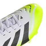 Championes de fútbol Adidas Predator Club con diseño de botín, color blanco con detalles en negro y amarillo neón. Presenta el logo de Predator en el lateral y suela con tapones para césped natural.