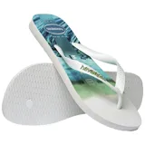 Ojotas Havaianas con base blanca y celeste con diseño de olas, tiras blancas con diseño en relieve y logo de la marca en la base.