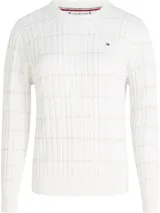 Sweater de cuello redondo con diseño de punto trenzado y sutiles hilos brillantes. Presenta mangas largas, terminaciones acanaladas en puños y dobladillo, y el logo de la marca bordado en el pecho.