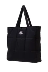 Bolso plateado acolchado con logo ovalado negro y blanco.