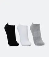 Kit de tres pares de medias deportivas invisibles, de algodón con suela atoallada. Incluye un par negro, un par blanco y un par gris.