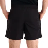 Short deportivo Asics M Core de 7 pulgadas, color negro con cintura elástica y cordón ajustable. Presenta el logo de la marca estampado en blanco en el bajo izquierdo.