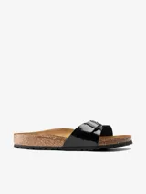 Sandalias Birkenstock modelo Madrid BF Patent, color negro charol, con plantilla anatómica de corcho y látex, y suela de EVA.