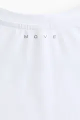 Remera deportiva para mujer de color blanco, confeccionada con tejido funcional DryMove que ayuda a absorber el sudor. Cuenta con diseño de manga corta, cuello redondo y corte estándar.