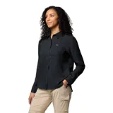 Camisa de senderismo Columbia modelo Silver Ridge Utility, color negro, de manga larga con protección solar y tejido antitranspirante. Cuenta con cuello clásico, cierre frontal de botones, dos bolsillos en el pecho y ventilación de malla en la espalda.