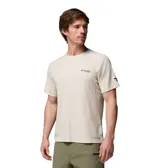 Remera técnica Columbia Driventure de manga corta en color gris claro, diseñada para excursionismo, con tecnología de absorción de humedad y protección solar UPF 50, corte estándar y mangas tipo raglán.