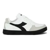 Championes urbanos Diadora modelo Helio II, color blanco con detalles en negro y gris.