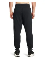 Pantalón de jogging Under Armour de corte ajustado, confeccionado en tejido de doble punto elástico y transpirable. Presenta cintura elástica con cordón interno, bolsillos laterales abiertos y un bolsillo lateral adicional con cierre termosellado. Incluye el logo de la marca sutilmente aplicado en el muslo.