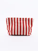 Necessaire de tela con diseño de rayas verticales en color rojo y blanco, con cierre superior.