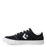 Championes Converse modelo Day One Classic OX, de corte bajo, confeccionados en lona negra con detalles en blanco. Presentan el logo de la marca en el lateral, cordones blancos y suela de goma texturizada.