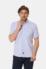 Camisa de manga corta a cuadros en tonos celeste, blanco y naranja.