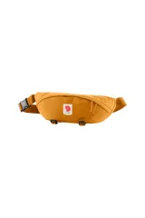 Riñonera Fjallraven Ulvo Hip Pack Large color mostaza, con logo reflectivo en el frente y correa ajustable con hebilla.