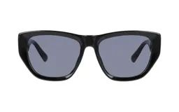 Lentes de sol con armazón de acetato negro brillante y cristales oscuros en tono gris.
