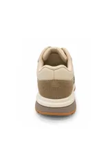 Zapatilla combinada en tonos beige, marrón y verde, con diseño acordonado, detalles en contraste y suela de goma con relieve.