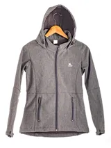 Campera marrón de neopreno con cierre frontal y bolsillos laterales con cierre.