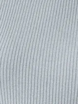 Camiseta de manga corta con textura acanalada, cuello redondo y ajuste al cuerpo.
