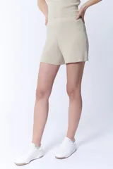 Short de punto color beige con lurex.