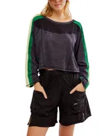 Camiseta corta de manga larga Free People modelo Go For The Goal, color gris jaspeado con mangas negras y rayas verdes y amarillas.