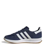 Championes urbanos Adidas modelo Run 72, color azul marino con las icónicas tres tiras laterales en color blanco. Presentan un diseño de inspiración retro con parte superior textil y de gamuza, entresuela Cloudfoam para mayor amortiguación y suela de goma color caramelo.