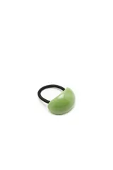 Colero para el pelo con elástico negro y aplique de acrílico en forma de media esfera color verde.