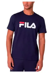 Remera Fila Letter Premium para hombre, de color azul marino, con cuello redondo, mangas cortas y el logo grande de la marca estampado en el pecho en blanco y rojo.