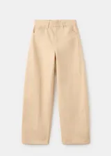 Jeans de corte recto y tiro medio en color beige claro, con diseño clásico de cinco bolsillos y presillas para cinto.