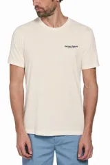 Remera de manga corta Original Penguin de color beige, con cuello redondo y pequeño texto estampado en el pecho.