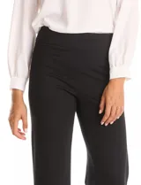 Pantalón de vestir marca Tahari, corte wide leg con tiro alto y cintura elástica. Confeccionado en tejido elastizado de textura lisa.