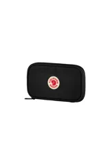 Neceser rectangular negro con cierre de cremallera y logo de Fjallraven Kanken en color rojo.