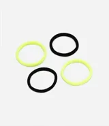 Pack de cuatro gomitas de pelo seamless, dos negras y dos amarillas.