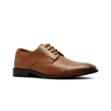 Zapato de vestir tipo oxford de cuero negro, con cordones y puntera reforzada.