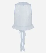 Blusa sin mangas de encaje color crudo, con escote en V, volados en la abertura frontal y cordón ajustable para atar en el pecho.