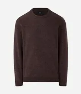 Suéter masculino de cuello redondo y manga larga, confeccionado en tejido fleece con textura suave. Presenta puños y ruedo acanalados, con un diseño liso y minimalista.