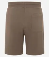 Bermuda masculina de algodón con felpa, color negro, corte slim fit. Presenta cintura elástica con cordón ajustable, bolsillos y etiqueta aplicada.