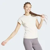 Remera de algodón con cuello redondo y corte ajustado. Presenta el logo lineal de la marca estampado en el centro del pecho.