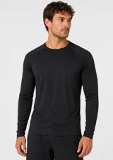 Remera de protección UV de manga larga con diseño de mangas raglán, color negro y corte ajustado.
