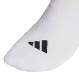 Pack de tres pares de medias cortas Adidas en color blanco, con el logo de la marca estampado en negro en la punta.