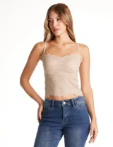 Top de encaje color beige, marca Allie Rose, con copas armadas, breteles finos regulables y borde festoneado.