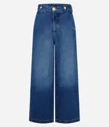Pantalón de jean de corte wide leg y largo cropped, con cintura alta, cierre frontal y bolsillos funcionales.