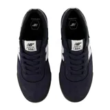Championes New Balance Numeric 306 color azul marino con la característica 'N' en color blanco en los laterales. Posee refuerzos de gamuza, paneles de malla y suela de goma negra.