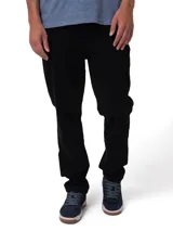 Jeans de corte slim color negro de la marca Caterpillar, con diseño clásico de cinco bolsillos, cierre de cremallera y botón metálico.