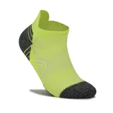 Medias deportivas cortas color amarillo flúor con detalles en gris oscuro en talón y puntera.