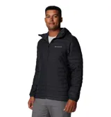 Campera acolchada con capucha, color negro, con cierre frontal completo, bolsillos laterales con cierre y logo de la marca estampado en el pecho.