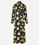 Vestido midi de tejido satinado negro con estampado floral amarillo, cuello solapa, manga larga, abotonado delantero y cruzado lateral.