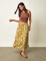 Musculosa crop negro de corte ajustado, con cuello redondo y diseño sin mangas.